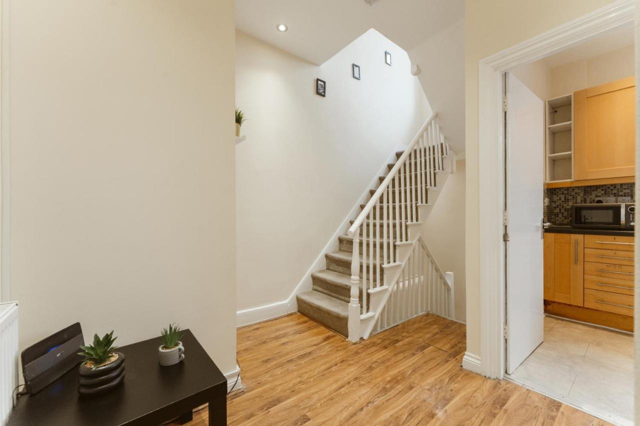 Mile End Rooms 57A 런던 외부 사진